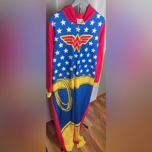 Wonder Woman Long Sleve Hooded one piece sleeper pajama size XL